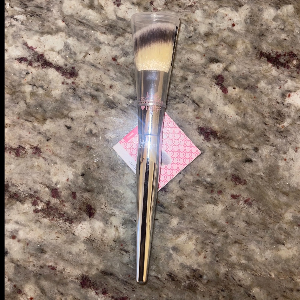 Love beauty truly - blush brush